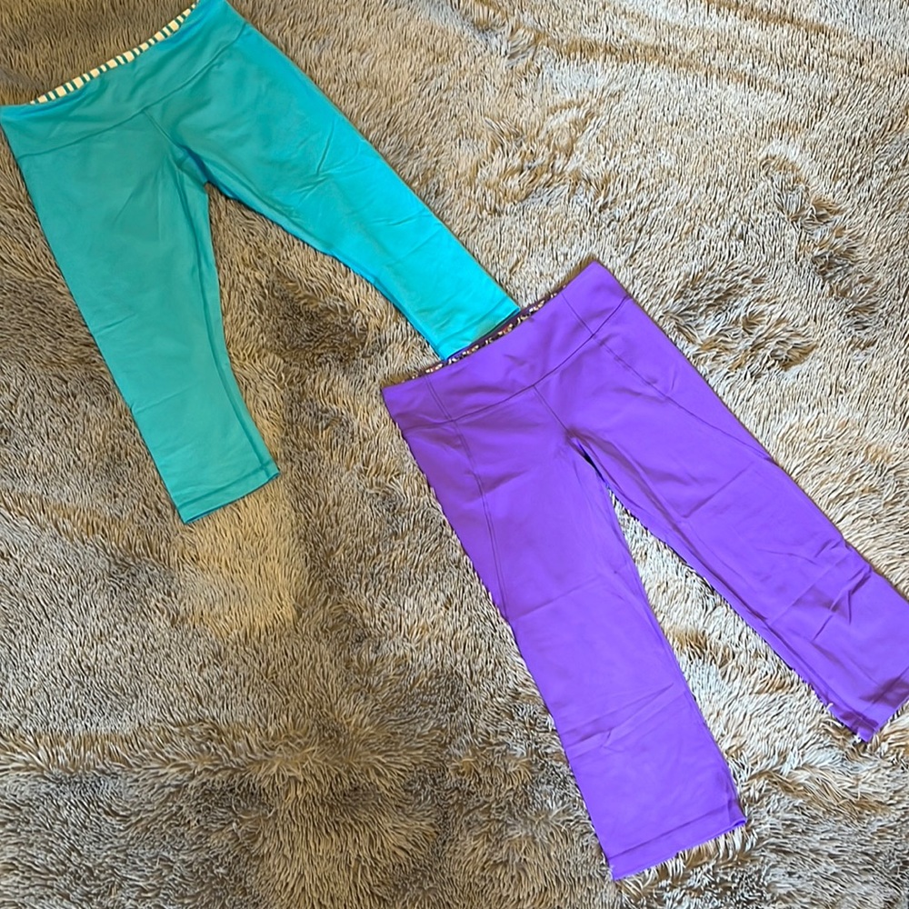 Two pairs EUC Lululemon cropped leggings! Turquoise and purple
